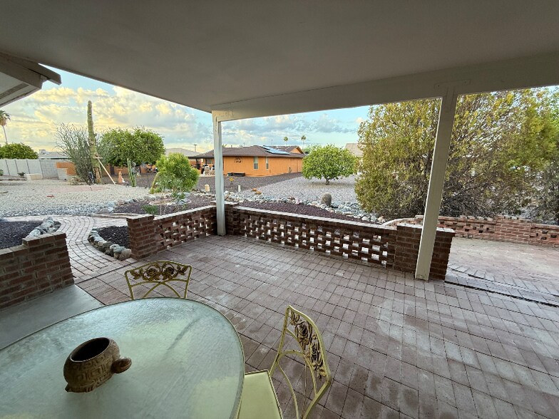 Building Photo - 10325 W Cameo Dr