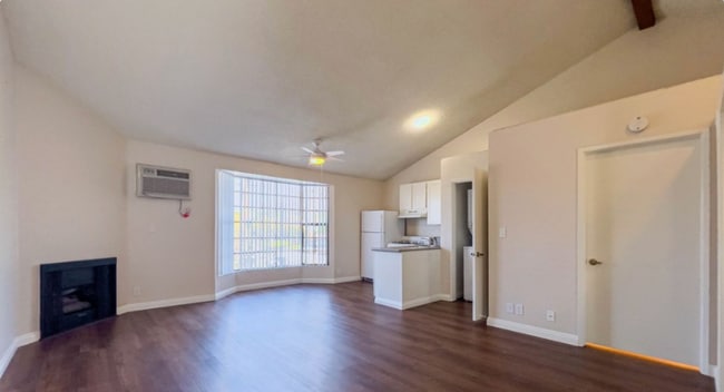 Building Photo - Spacious 1-Bed Apartments in Gated Tujunga Community