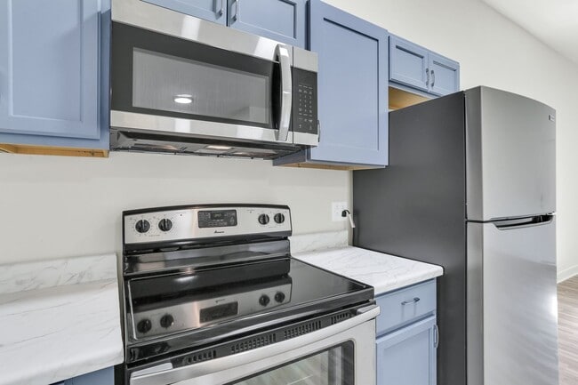 Building Photo - Escape to Serenity: Experience the Charm of our One-Bedroom Cottage!