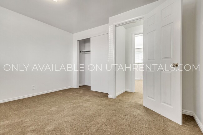 Building Photo - 185 W 2200 S