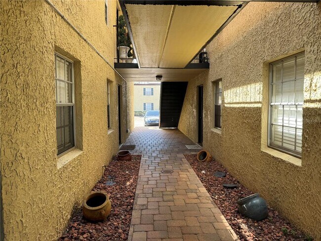 Building Photo - 5306 W Kennedy Blvd