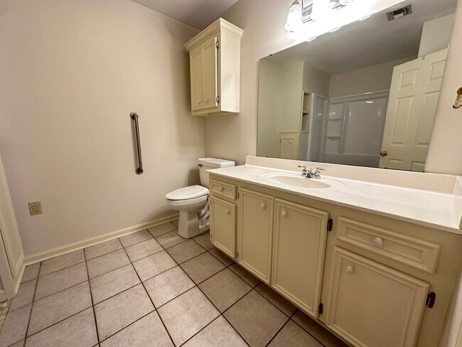 Building Photo - 521 N French Quarter Dr