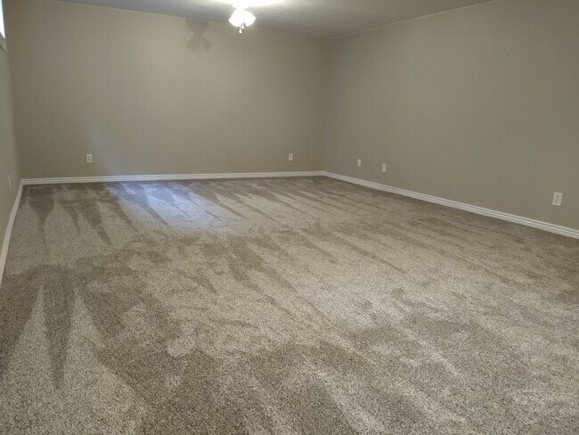 Building Photo - Stunning 4 bedroom 2 bath Virginia Village...