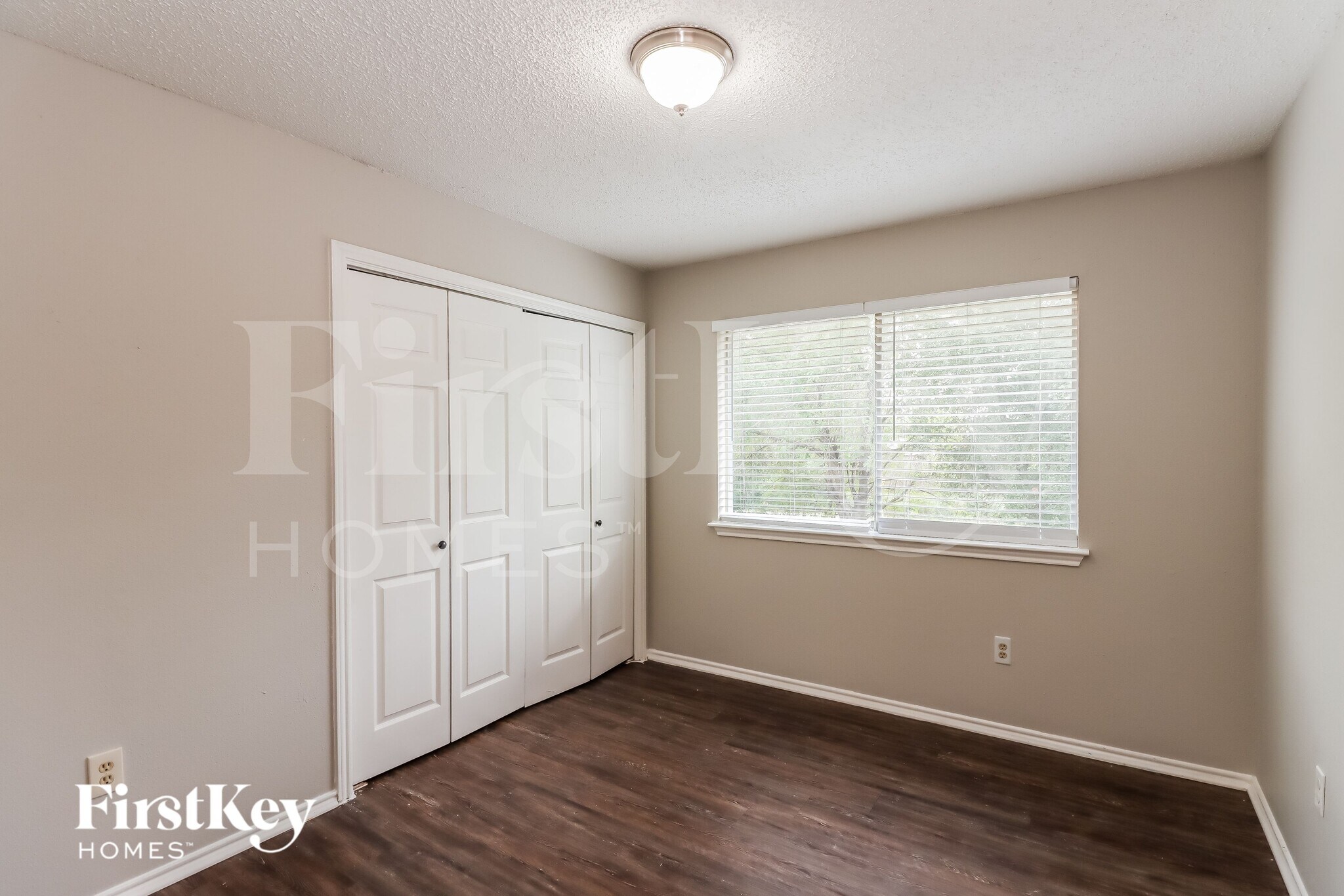 Building Photo - 9631 Orangevale Dr