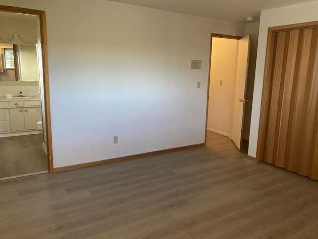 Building Photo - 7190 Los Verdes Dr