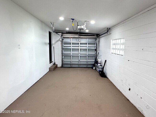 Building Photo - 3263 S Peninsula Dr