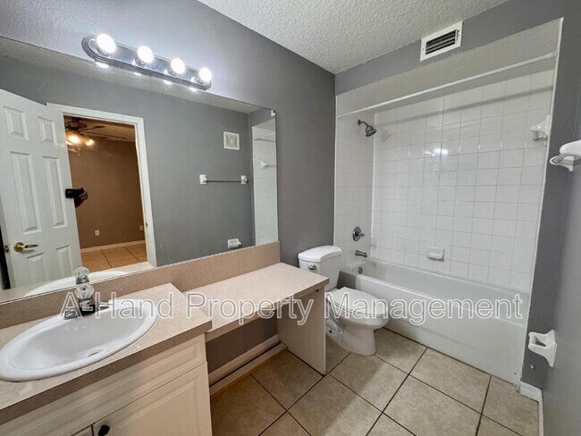 Building Photo - 2725 Fan Palm Dr