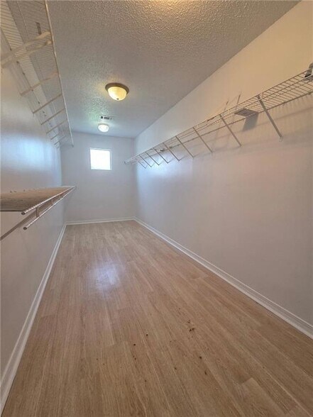 Building Photo - 878 Marina Dr