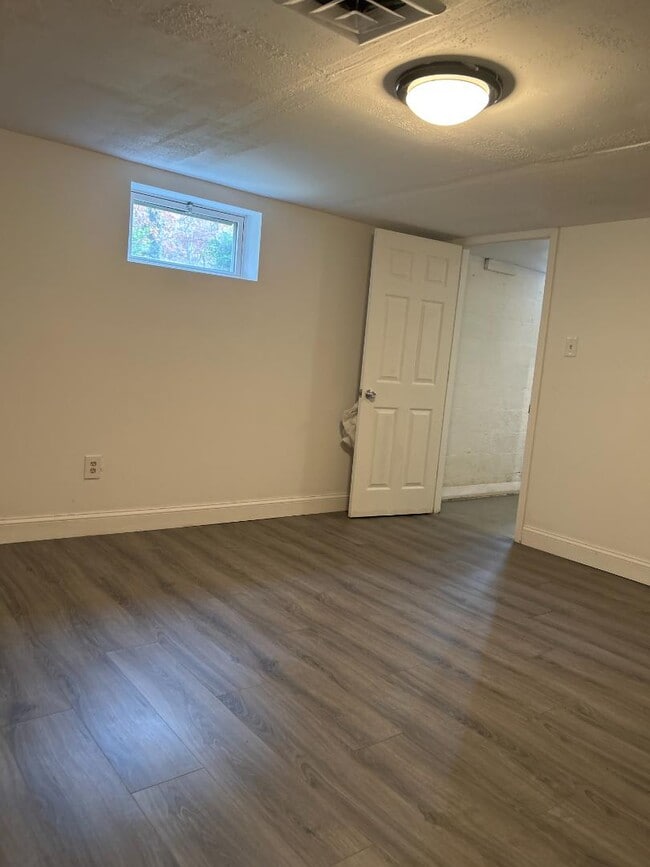 Building Photo - 1042 Peck Rd