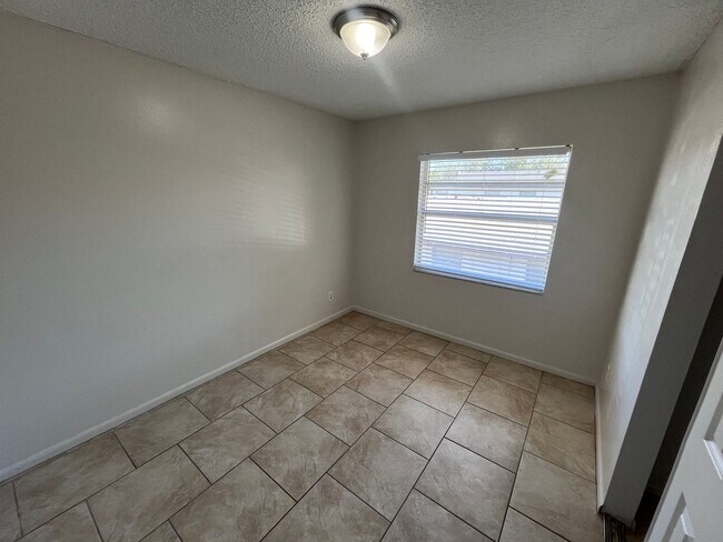 Building Photo - 7108-7108 S Kissimmee St