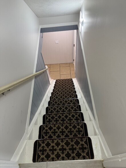 Stairs to Basement - 7468 Graystone Ct