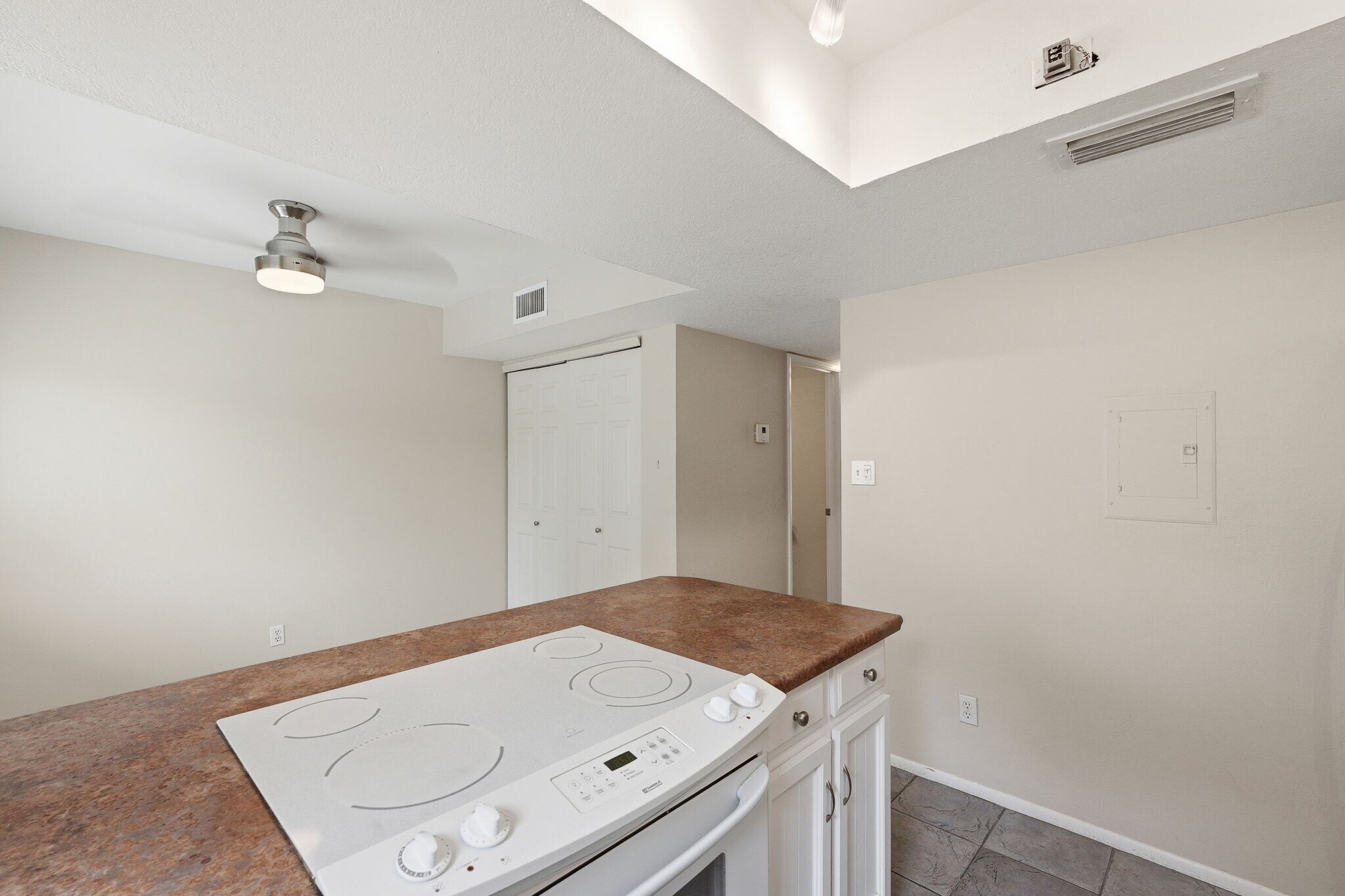 Building Photo - 31 W Pasadena Ave