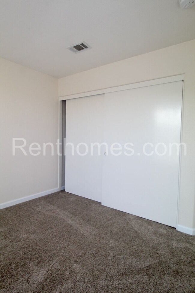 Building Photo - 1120 Camino Del Rey