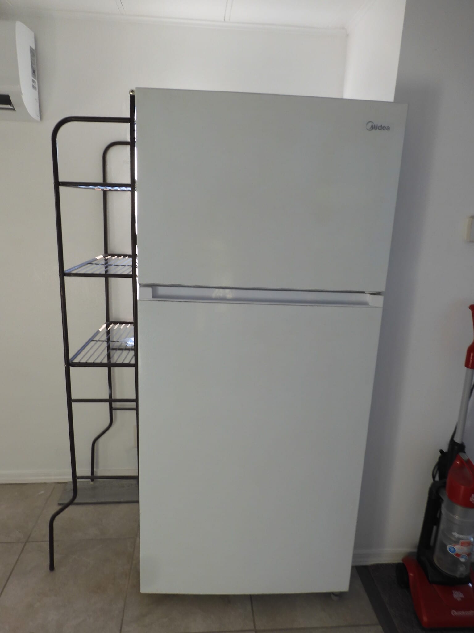 REFRIGERATOR - 7434 Hob Ln