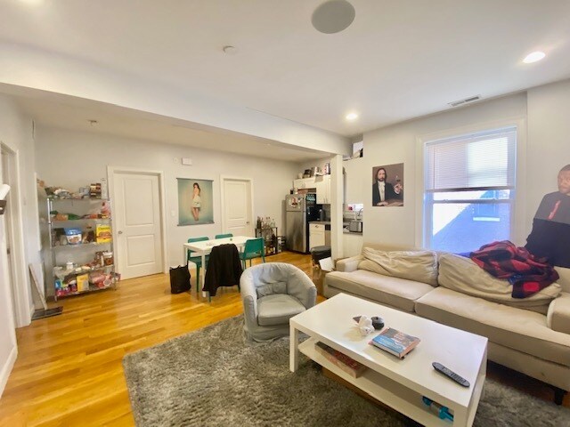 Building Photo - 721 Parker St