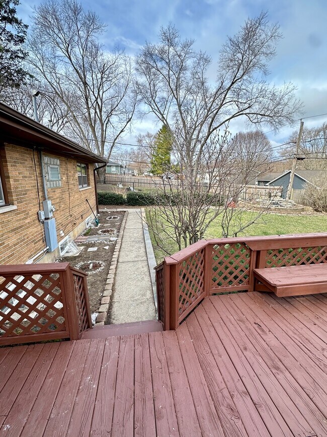 Building Photo - 3210 Vista Terrace