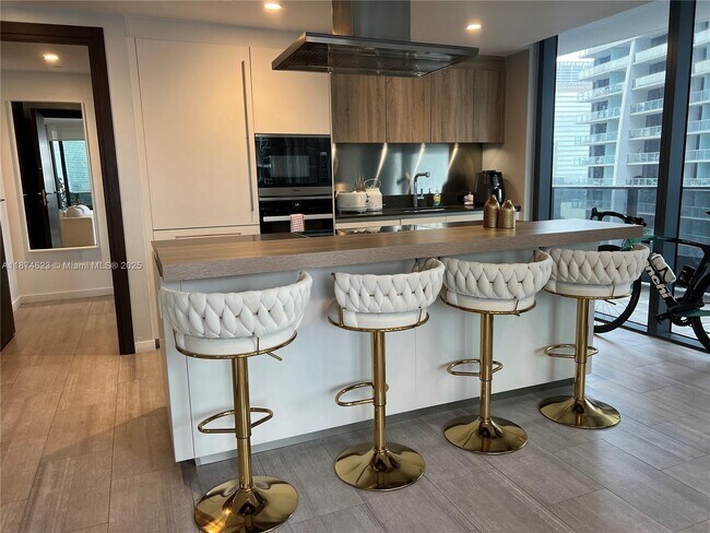 Building Photo - 1000 Brickell Plaza