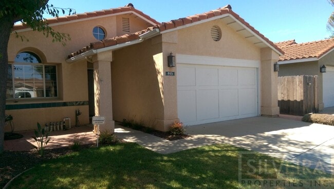 Building Photo - Captivating 3 bed 2 bath home in South Santa Maria.