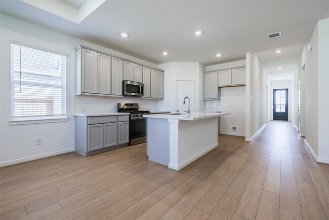 Building Photo - 9711 Westminster Mnr Dr