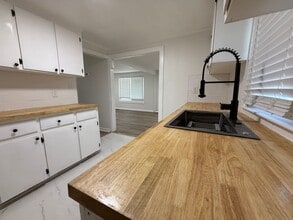 Building Photo - 231 Easy St