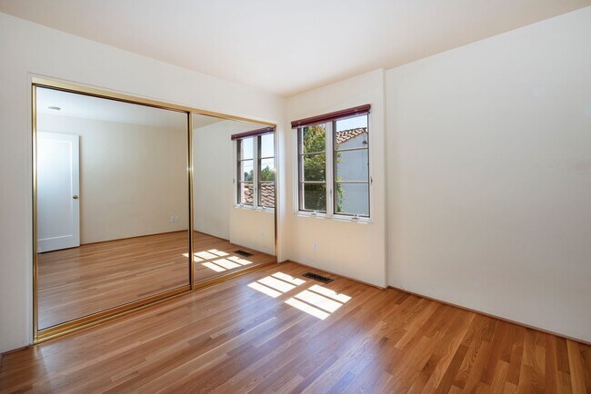 Building Photo - 412 Plaza Rubio