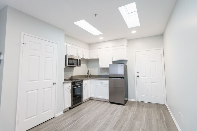 Interior Photo - 1015 2nd St