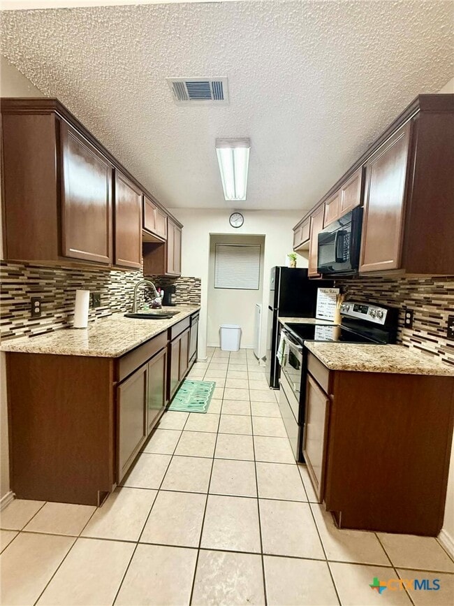 Building Photo - 907 Haynes Dr