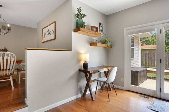 Building Photo - New Rental! 3 Bed, 2 Bath, 2 Car Garage, F...