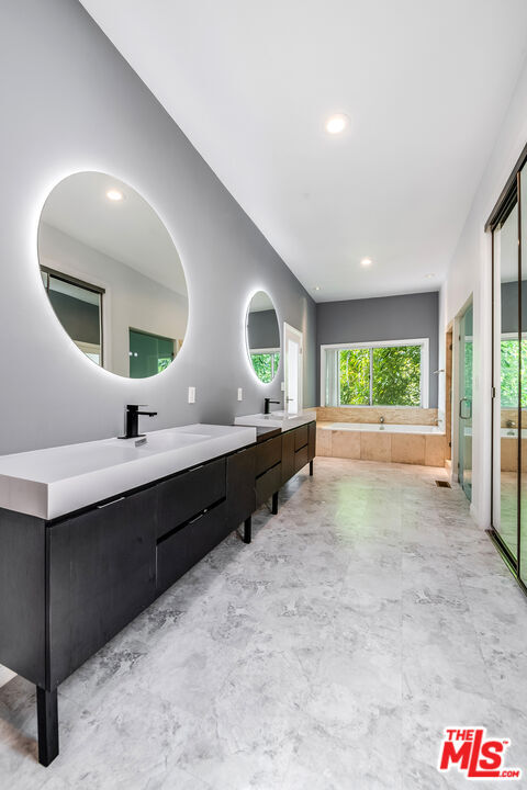 Building Photo - 9314 Sierra Mar Dr