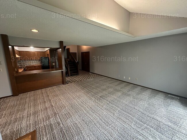 Building Photo - $1545 - 2 bed 1.5 bath - Duplex located in Riverside