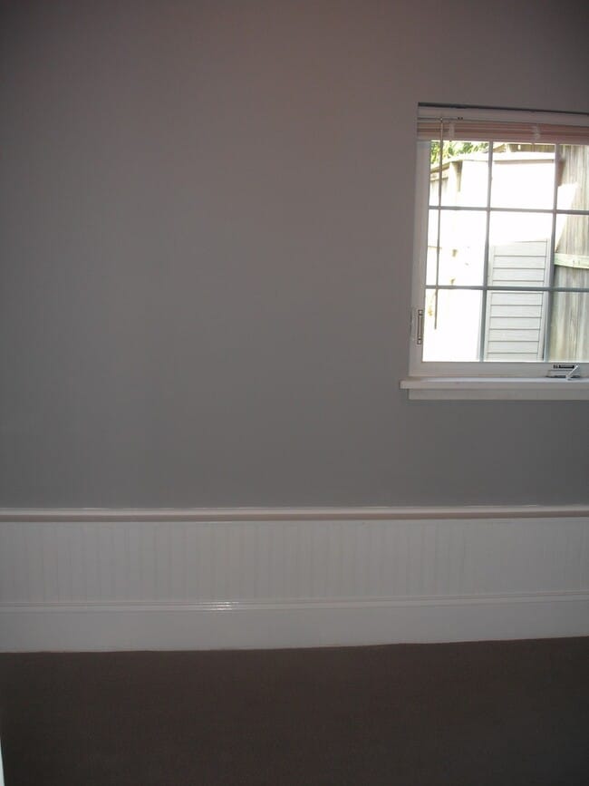 Building Photo - 518 N Queen St