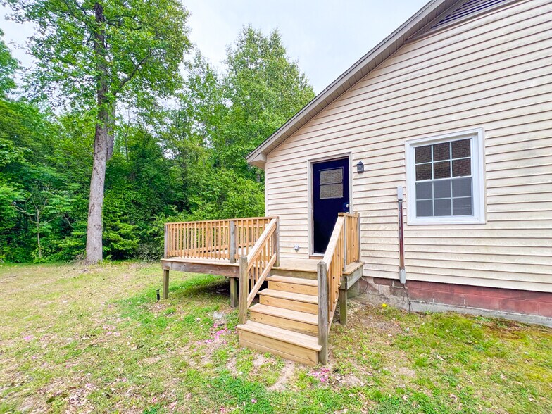 Building Photo - 7 Fox Hill Dr