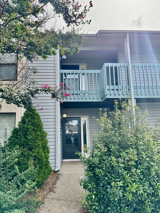 Building Photo - 10919 Harrowfield Rd