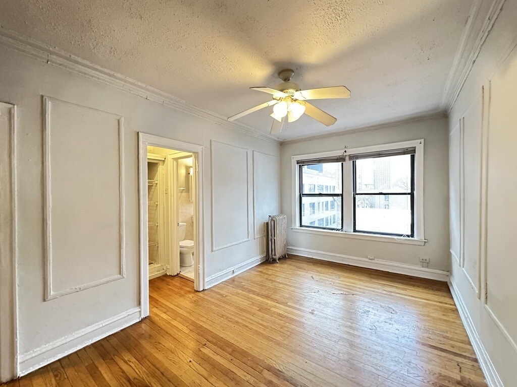 Building Photo - 1160 N Dearborn St