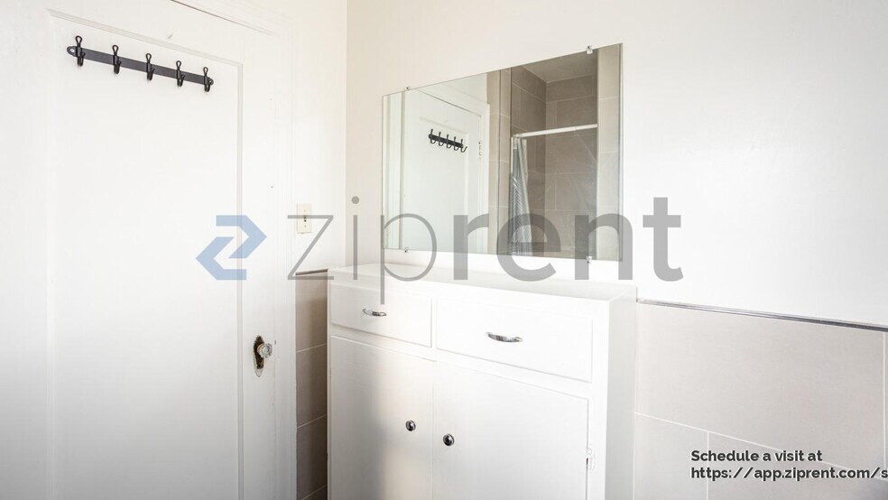 Building Photo - 1390 E Santa Clara St