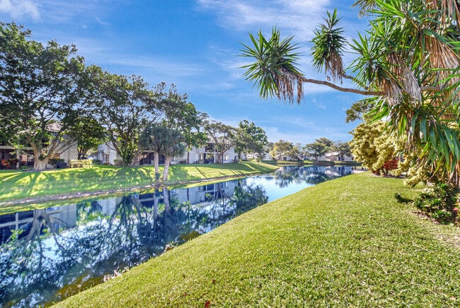 Building Photo - 500 Crosswinds Dr