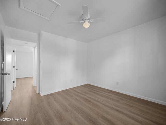 Building Photo - 110 Ravenwood Dr