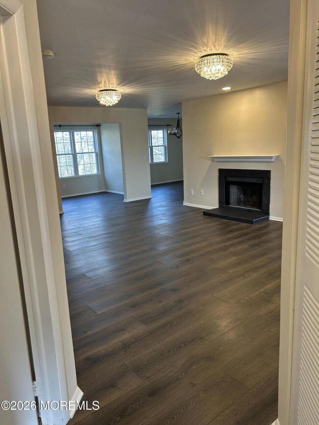 Building Photo - 1021 Waters Edge Dr