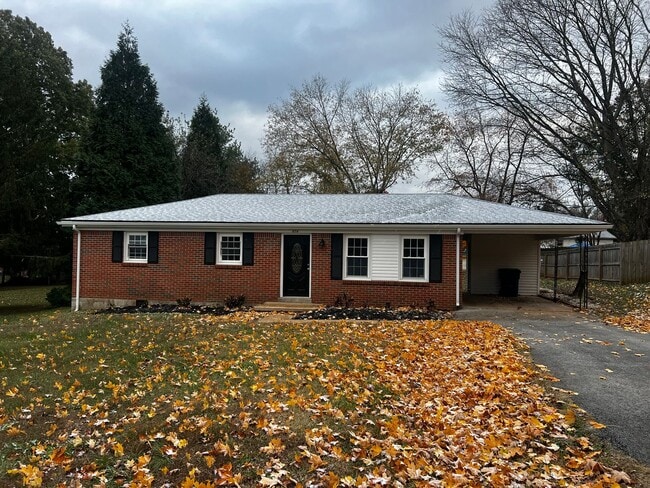 Building Photo - 824 Strawberry Ln