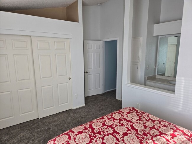 Building Photo - Unit C
