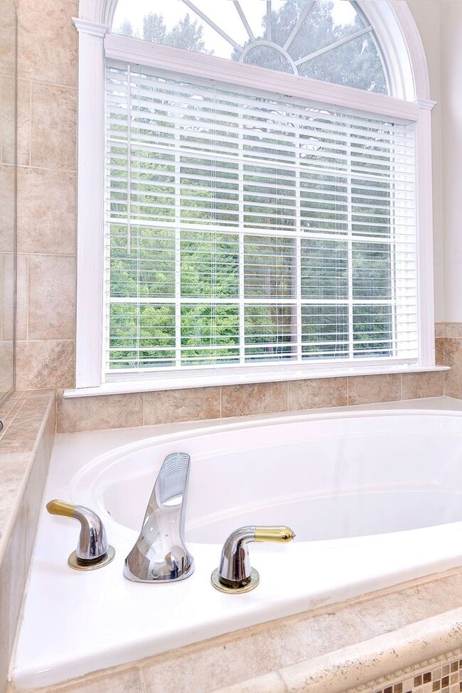 Building Photo - Beautiful York County Home!