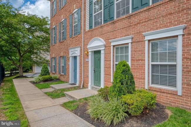 Building Photo - 557 Rhapsody Ct