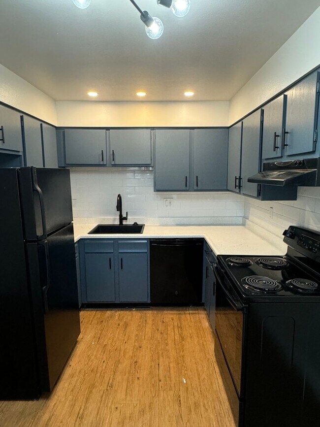 Building Photo - Creekside Views in this Stunning 2 Bedroom!