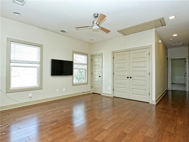 Building Photo - 1409 Sanchez St