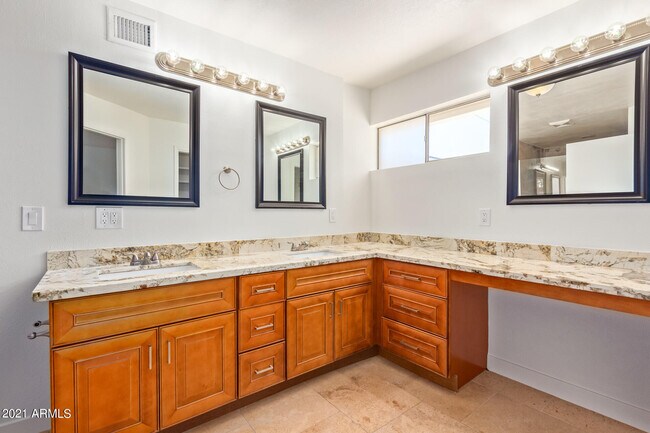 Building Photo - 8731 E Minnezona Ave