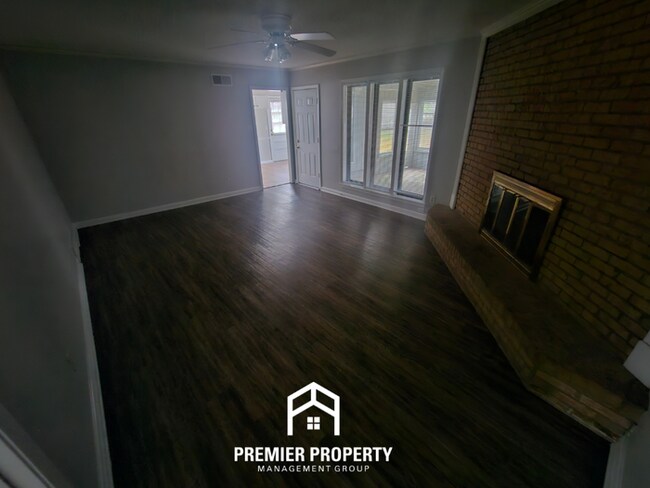 Building Photo - 6869 Amersham Dr