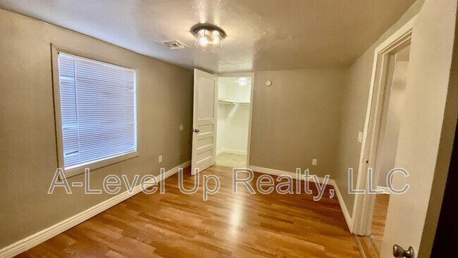 Building Photo - 3909 S 14th Ave