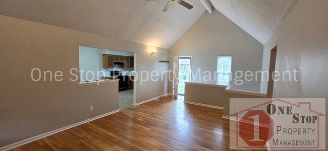Building Photo - Charming 3 Bedroom, 2 Bathroom, 2 Car Garage Home in Parkville