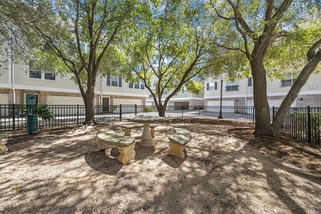 Building Photo - 3001 Murworth Dr