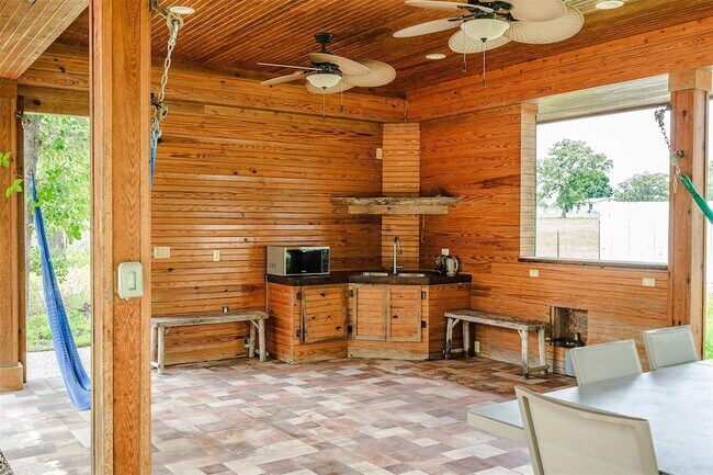 Building Photo - 295 Pine Valley Loop